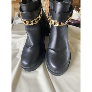 Catherine Malandrino Black Boots‎ Gold Chain Accent-Size 7.5